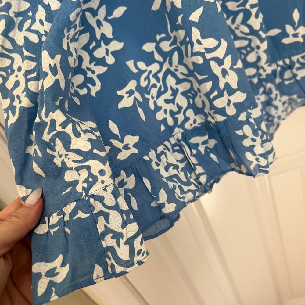 Sail to Sable Blue and White Floral V-Neck Dress Easter Cottage. Summer chic - Picture 5 of 7